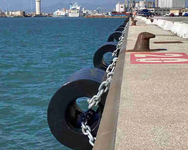 Fender cilindrico marino Jier per il porto di Massawa, Eritrea FP