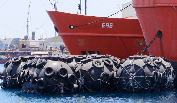 parafango pneumatico per nave