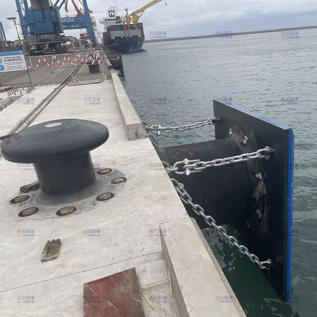 Super Cell Fender, Arch Fender e Cash Steel Pillar Bollard per Kribi Deep Sea Port in Camerun, Africa (JSC 、 JBP)